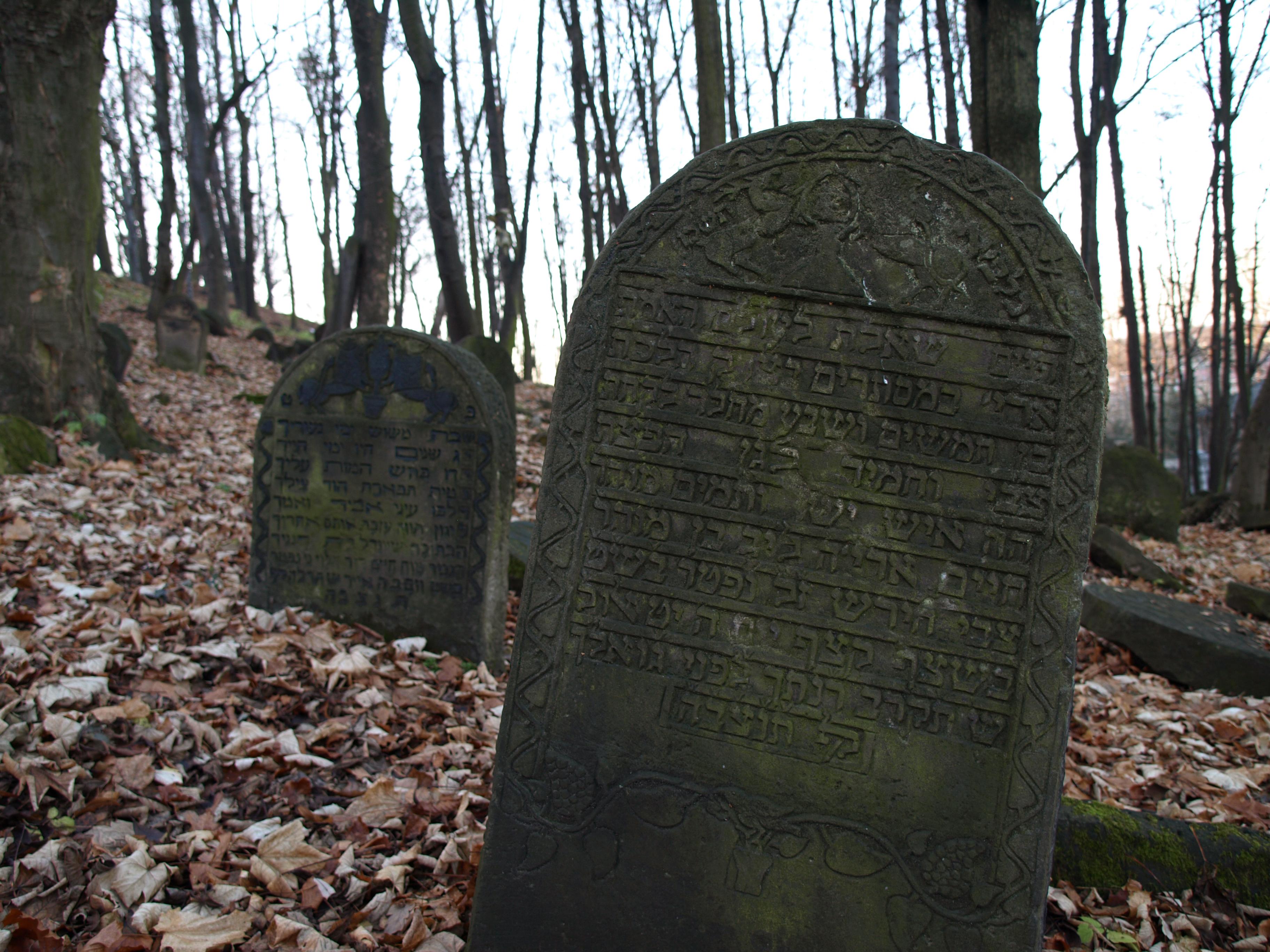 Nagrobek na cmentarzu
