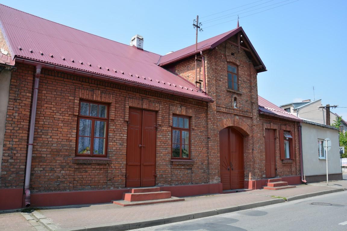 Budynek z czerwonej cegły