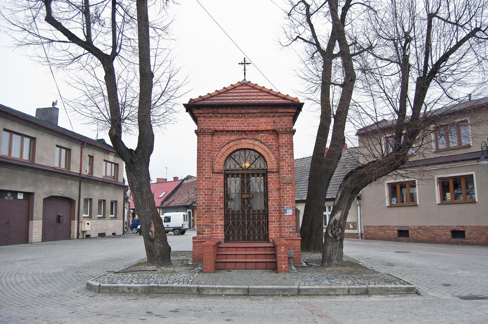 Kapliczka przy ulicy