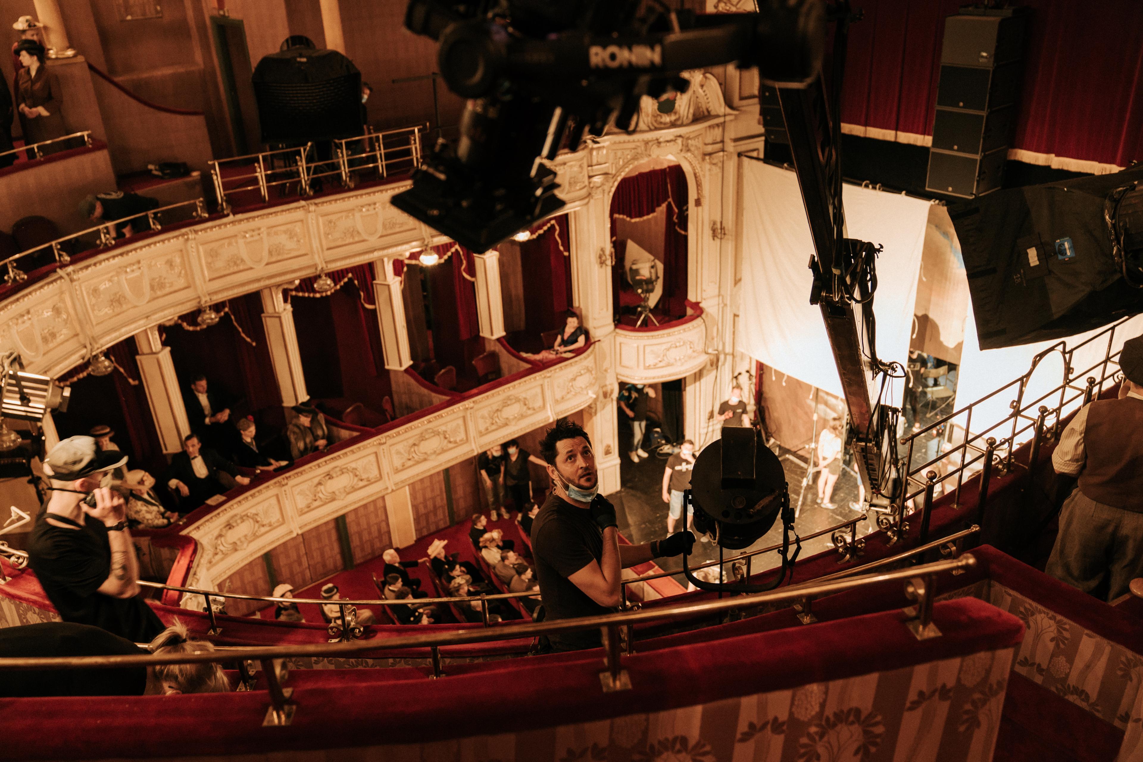 Widok z loży w zabytkowym teatrze