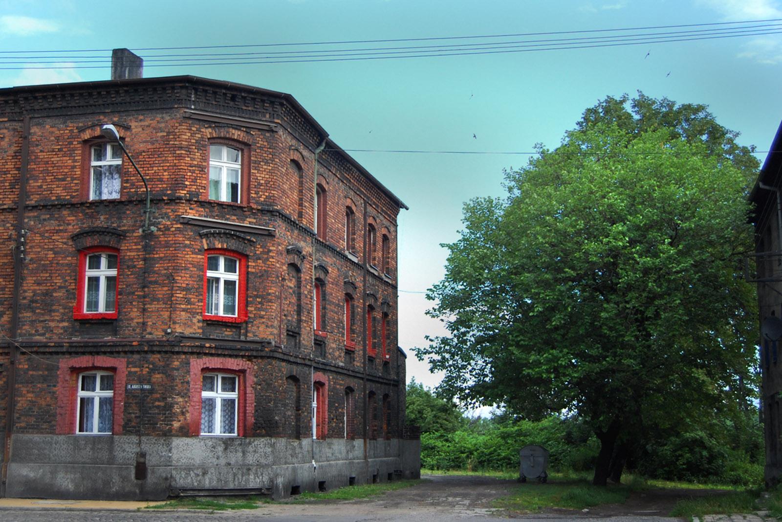 kamienice robotnicze, z czerwonej cegły
