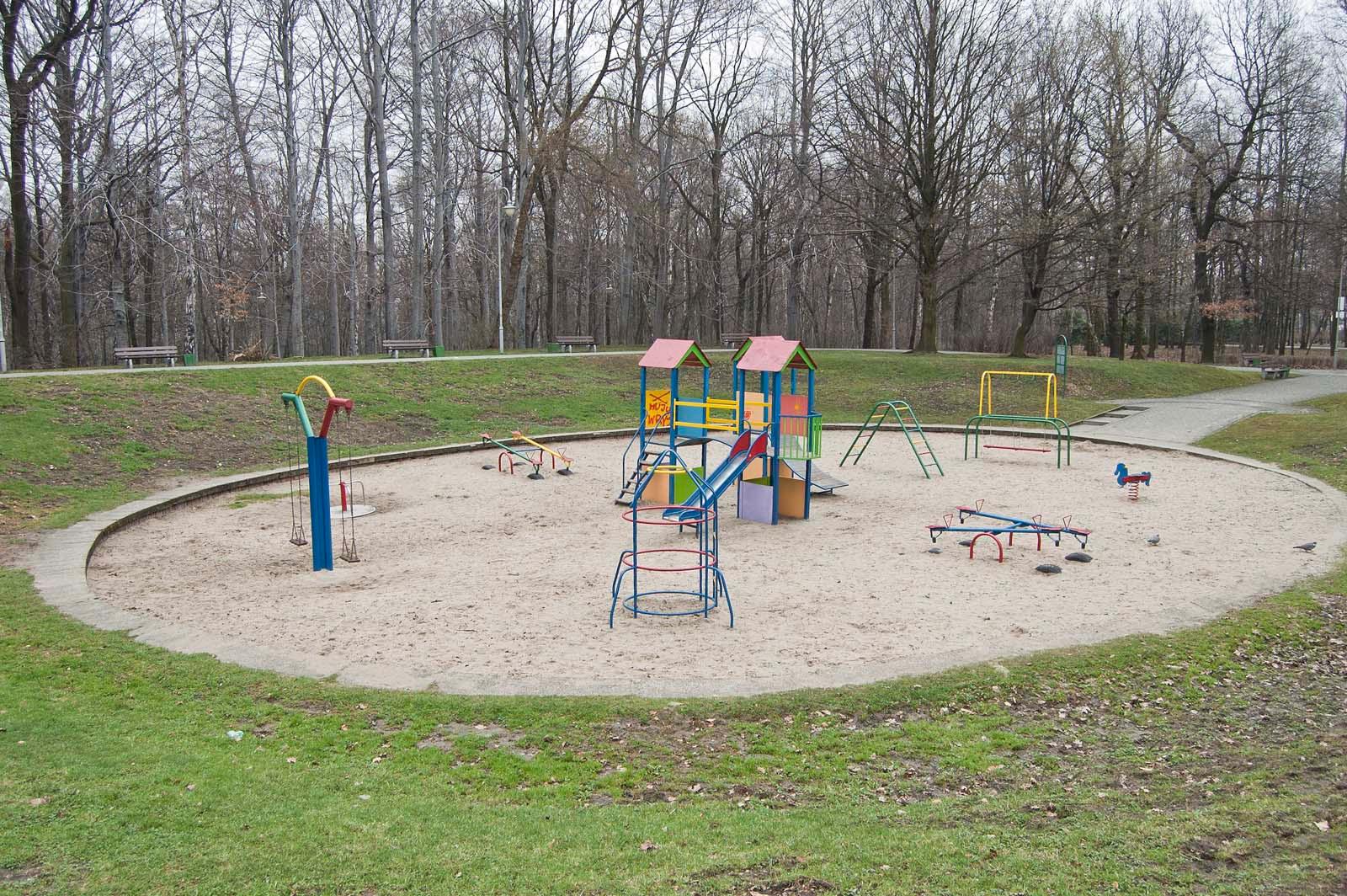 Współczesny plac zabaw w Katowicach