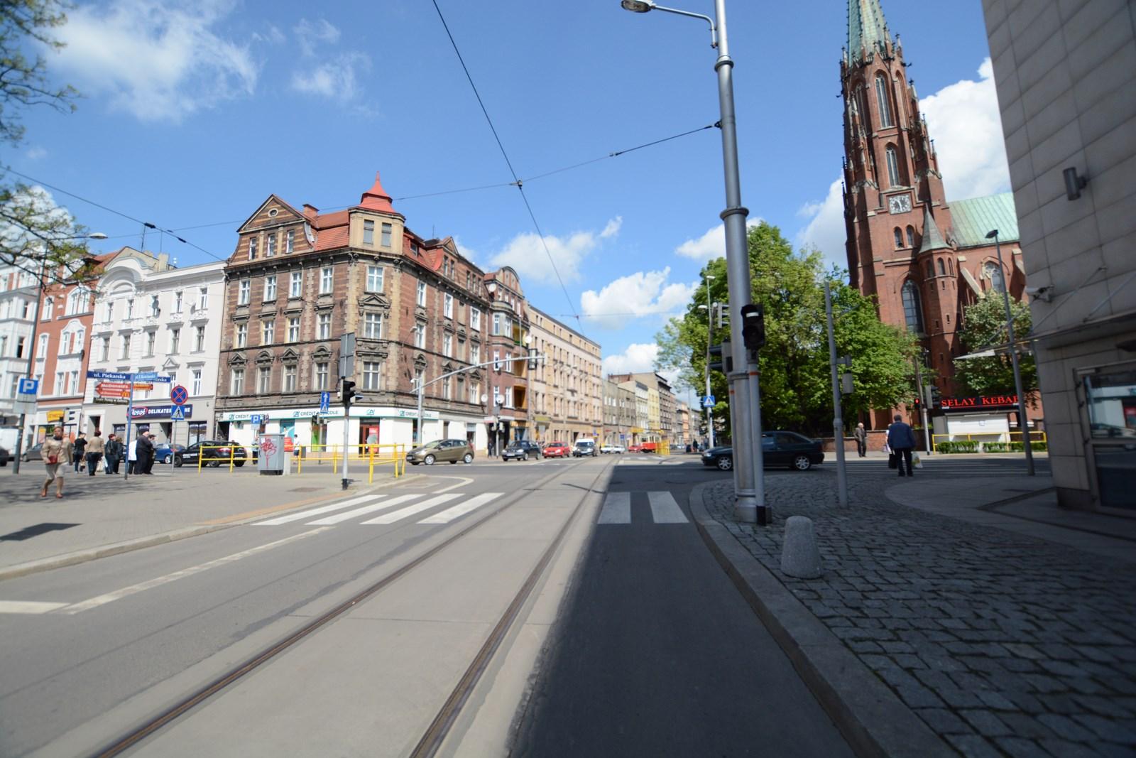 Zabudowania przy torach tramwajowych