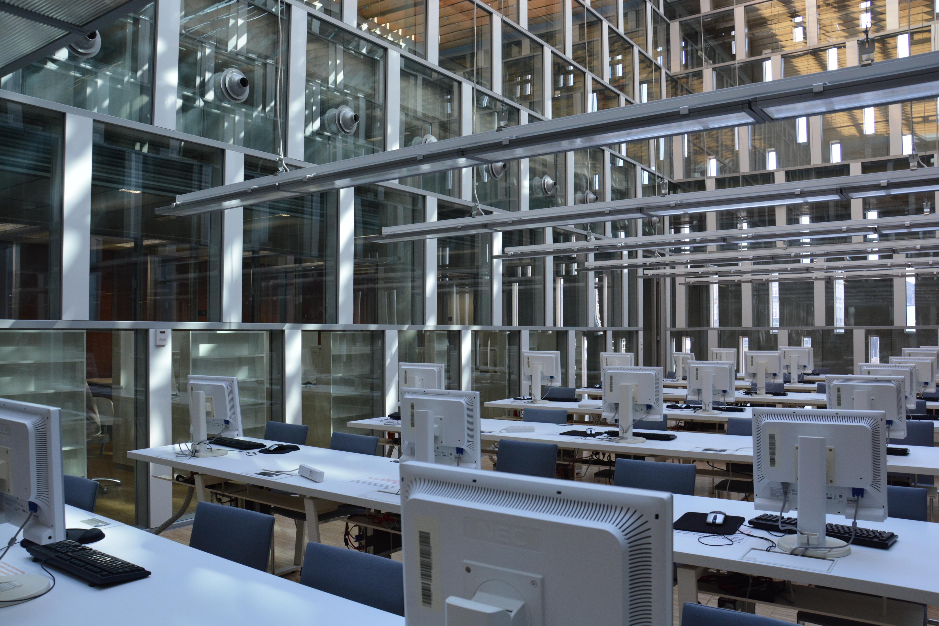 Sala komputerowa w bibliotece