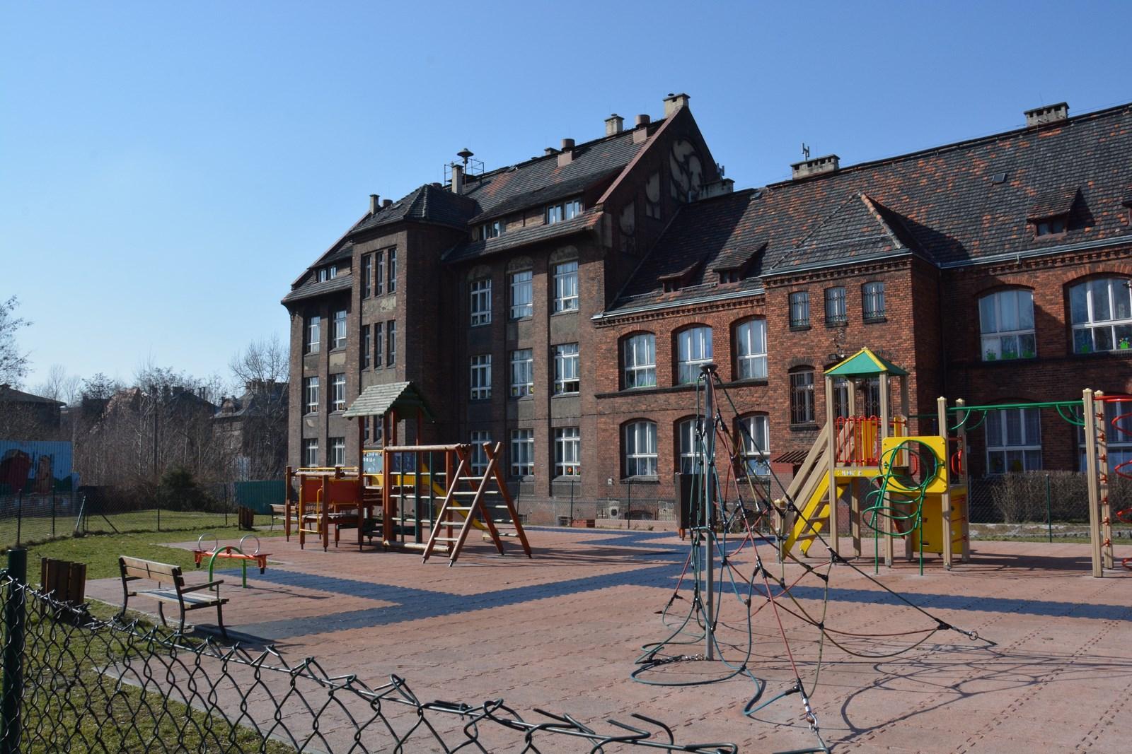 Budynek szkoły podstawowej