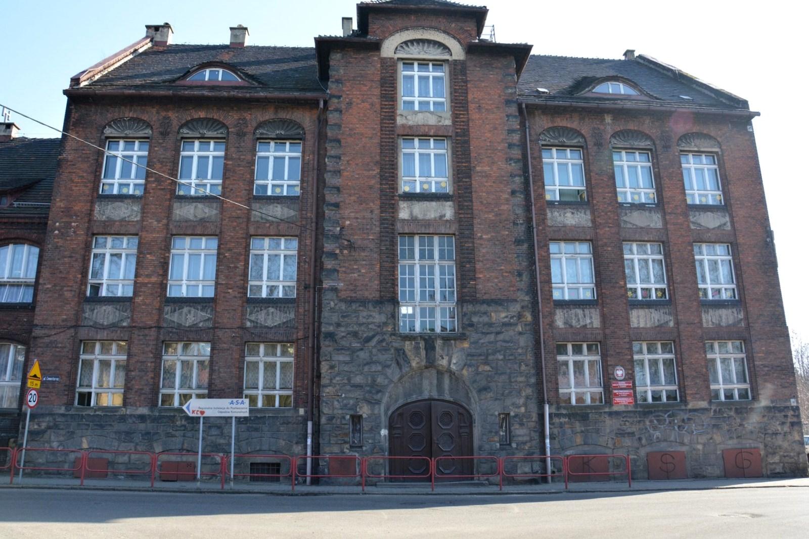 Budynek szkoły podstawowej