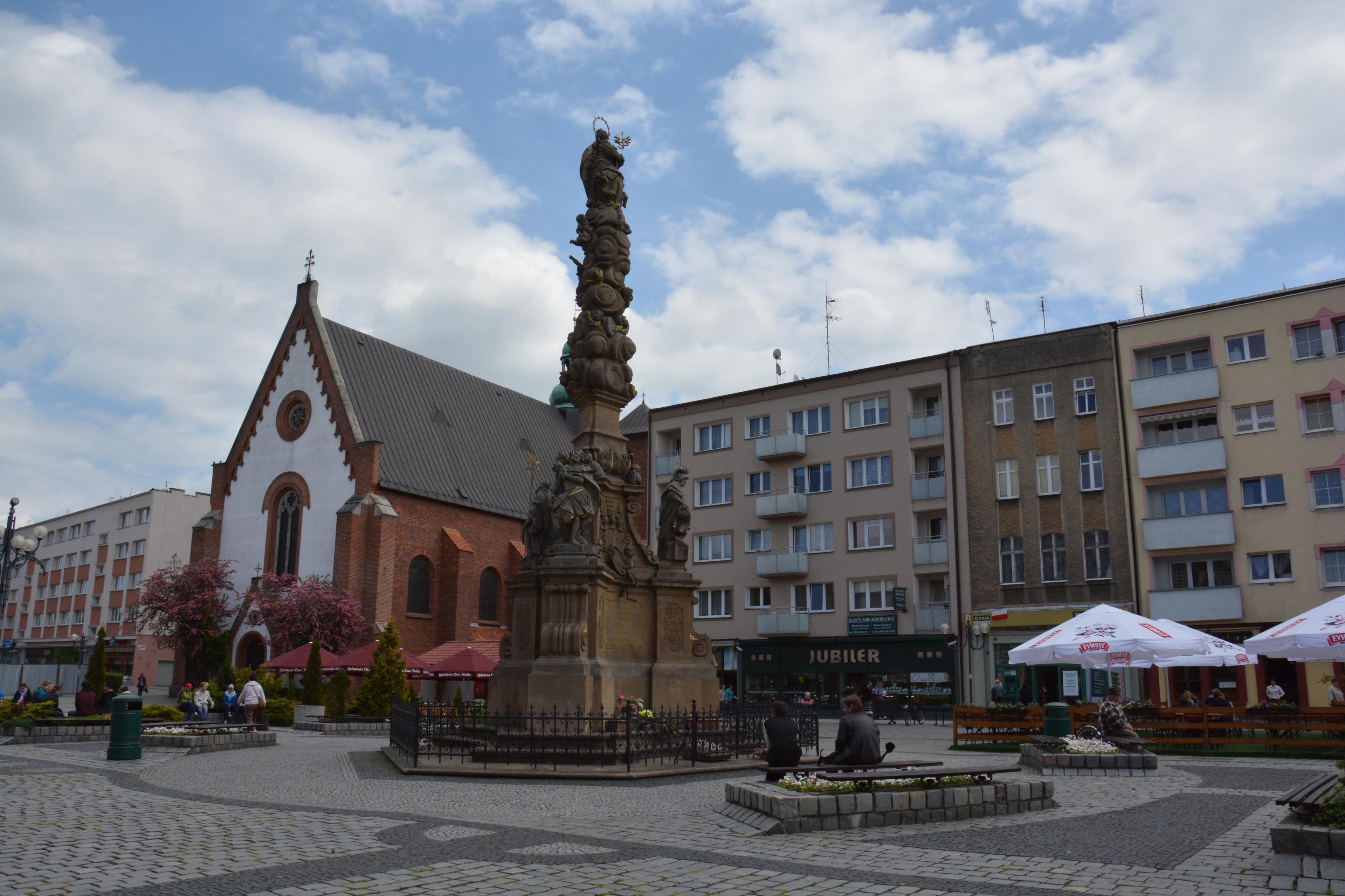 Rynek z zabudowaniami i blokami