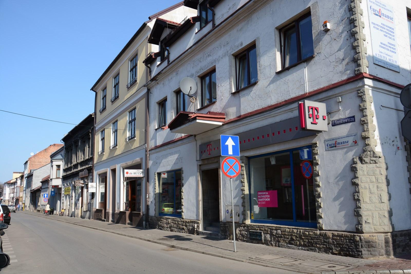 Wąska i krótka ulica Henryka Sienkiewicza