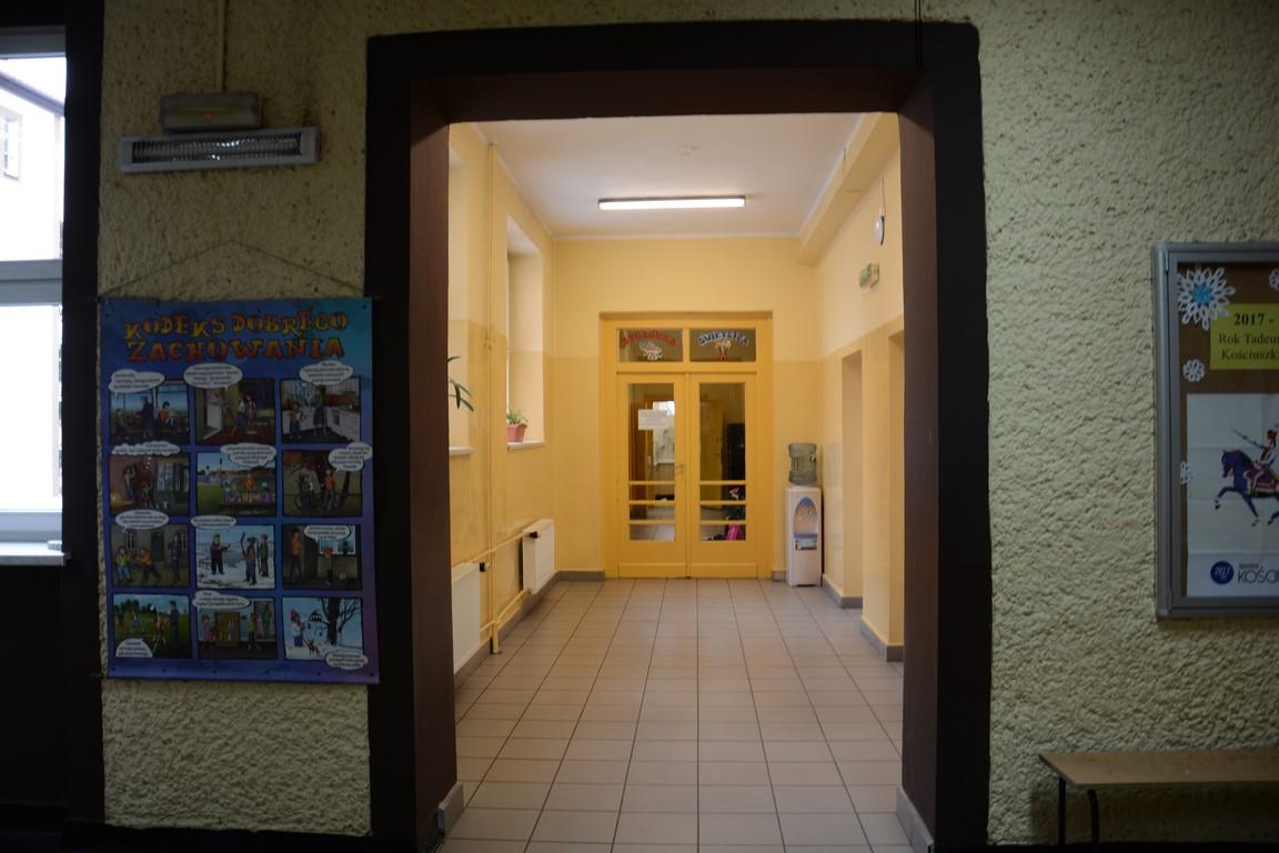Korytarz w szkole