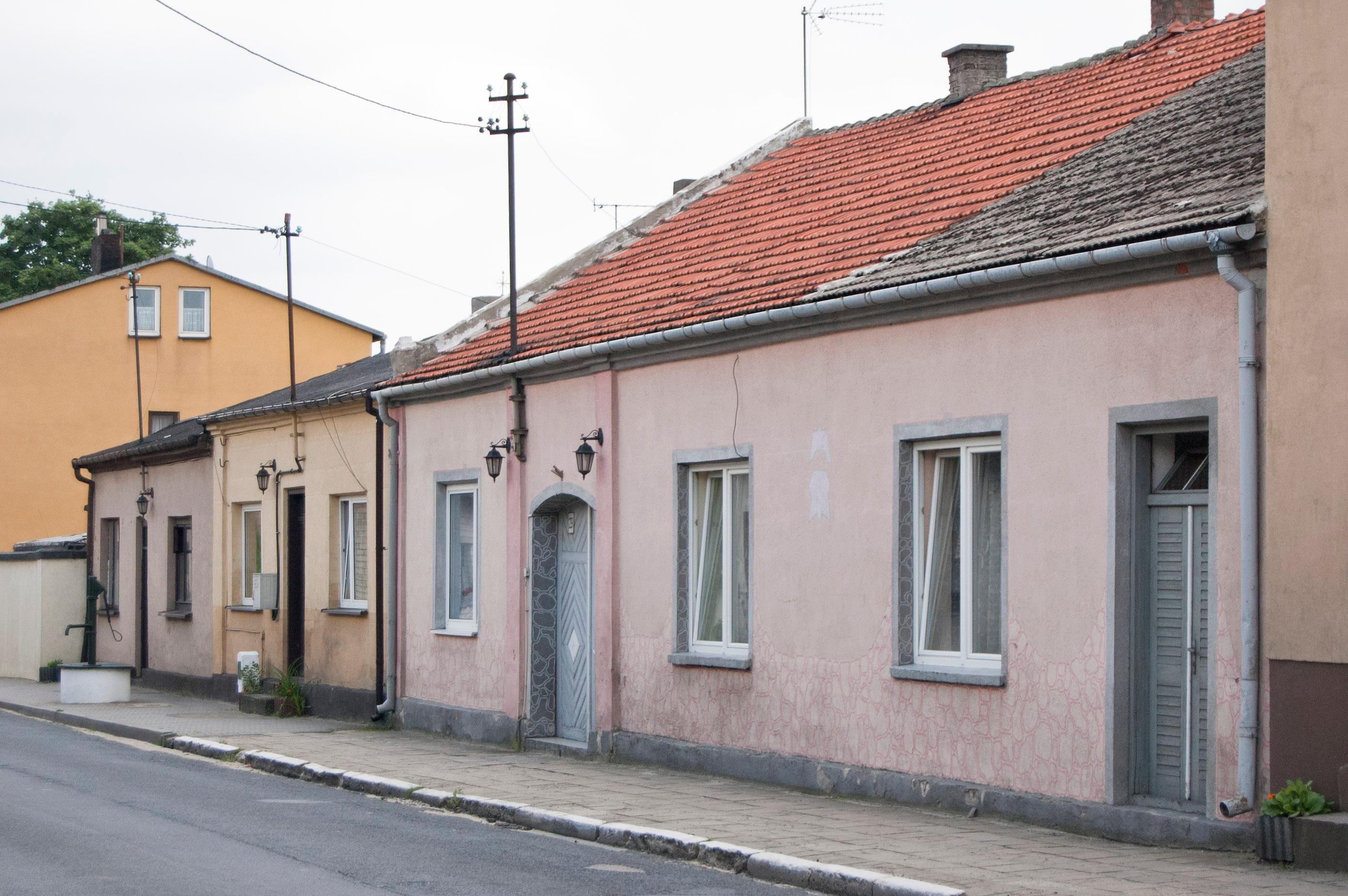 Domy parterowe przy ulicy