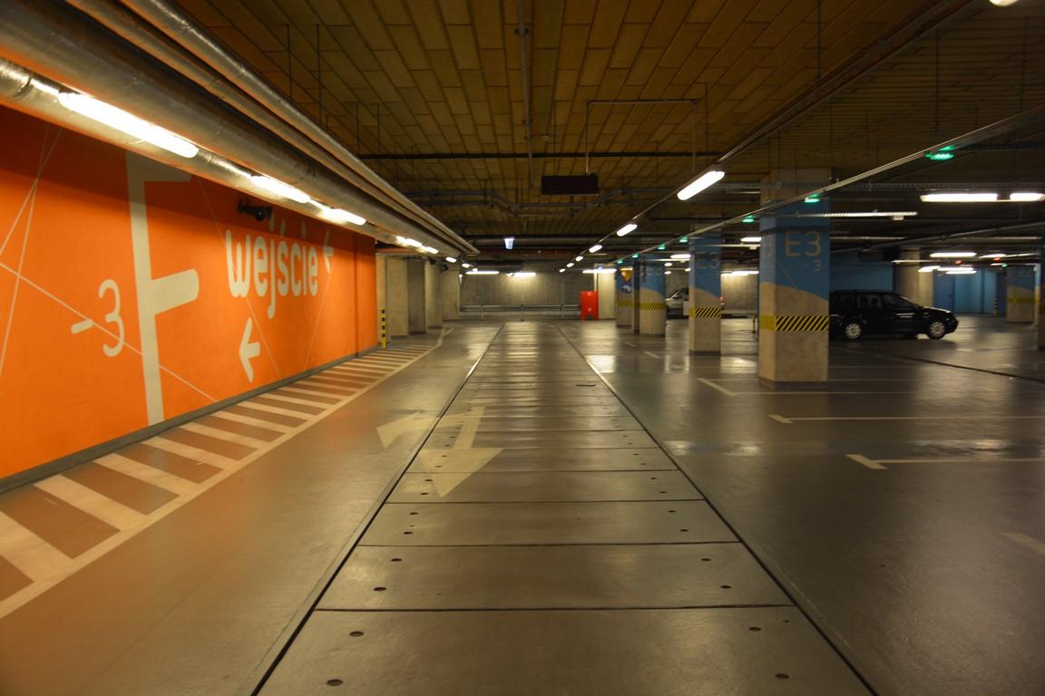 Wnętrze parkingu