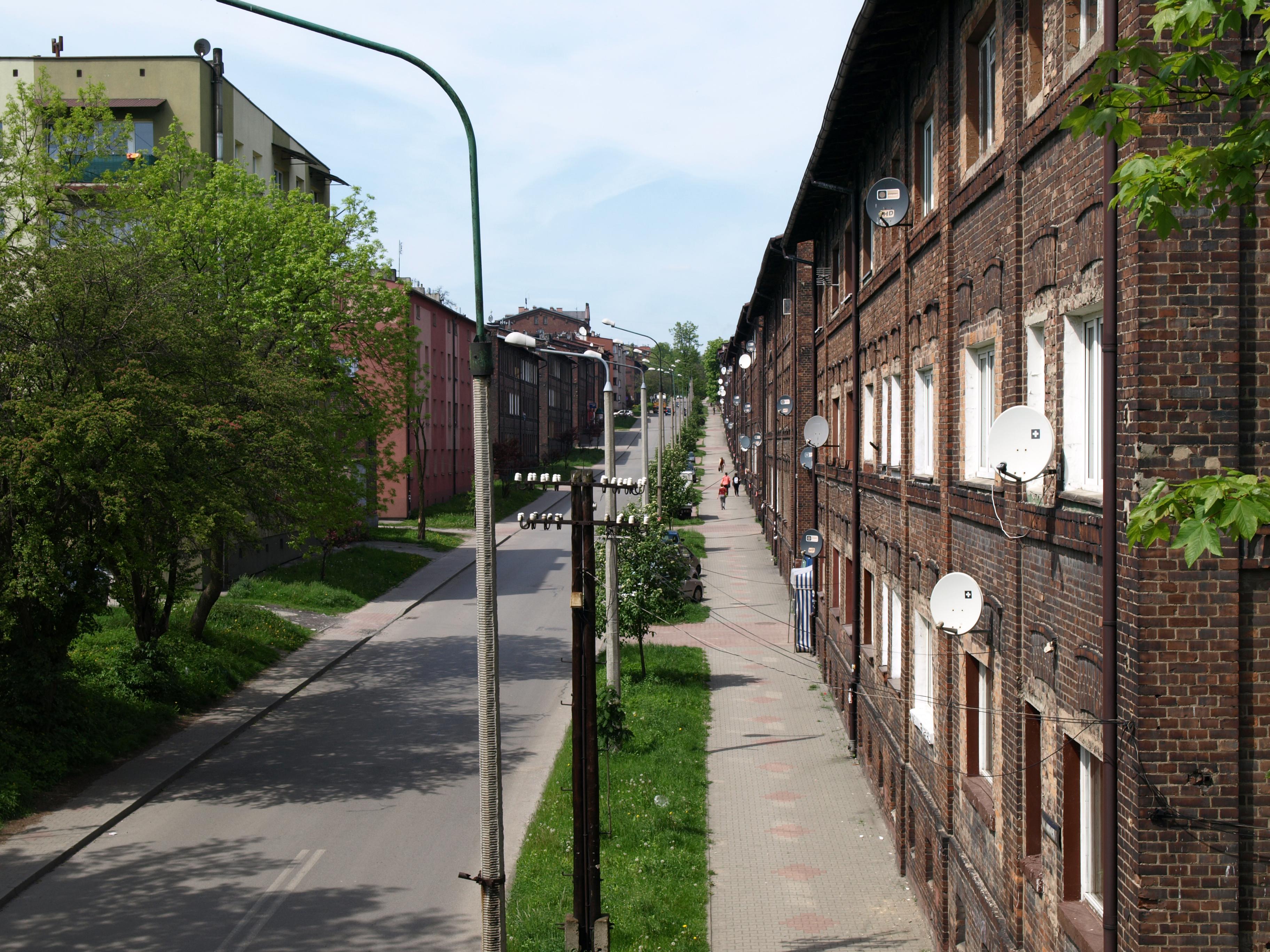 Kamienice przy drodze