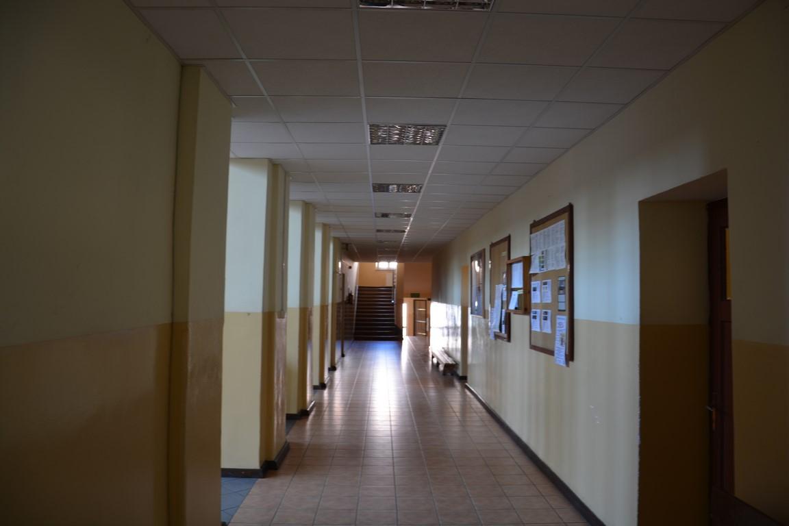 Korytarz w liceum