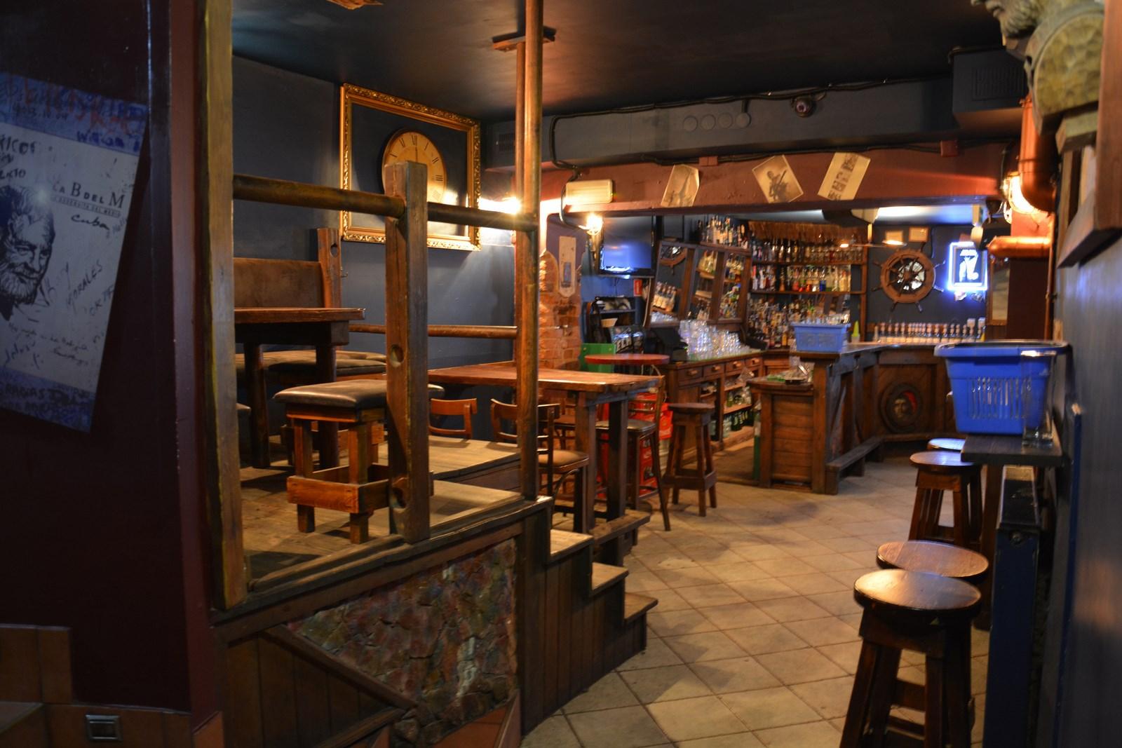 Wnętrze pubu - bar