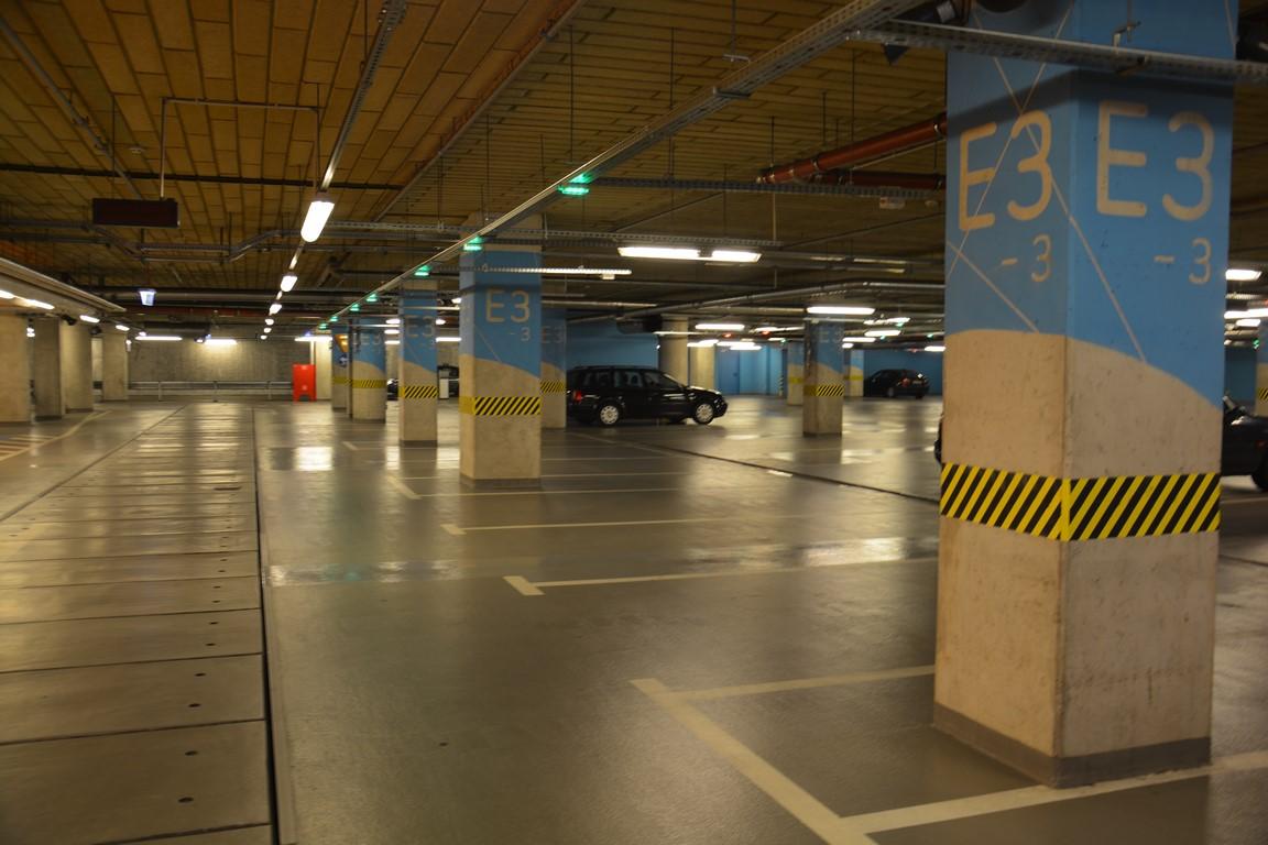 Miejsce parkingowe na parkingu