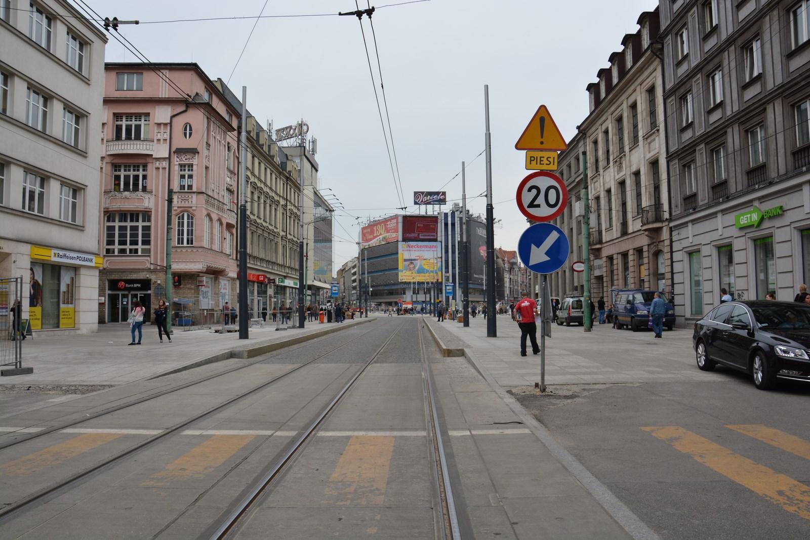 Tory tramwajowe z zabudowaniami