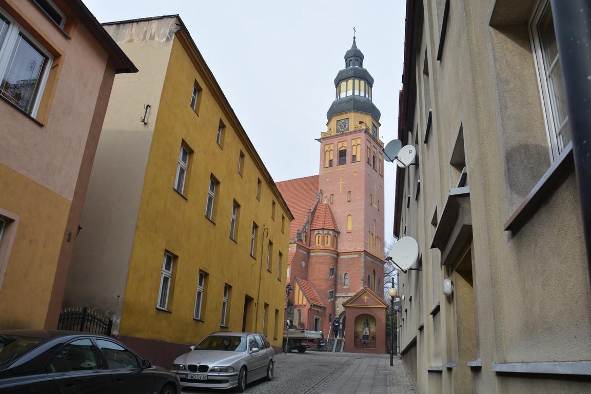 Kościół obok budynków