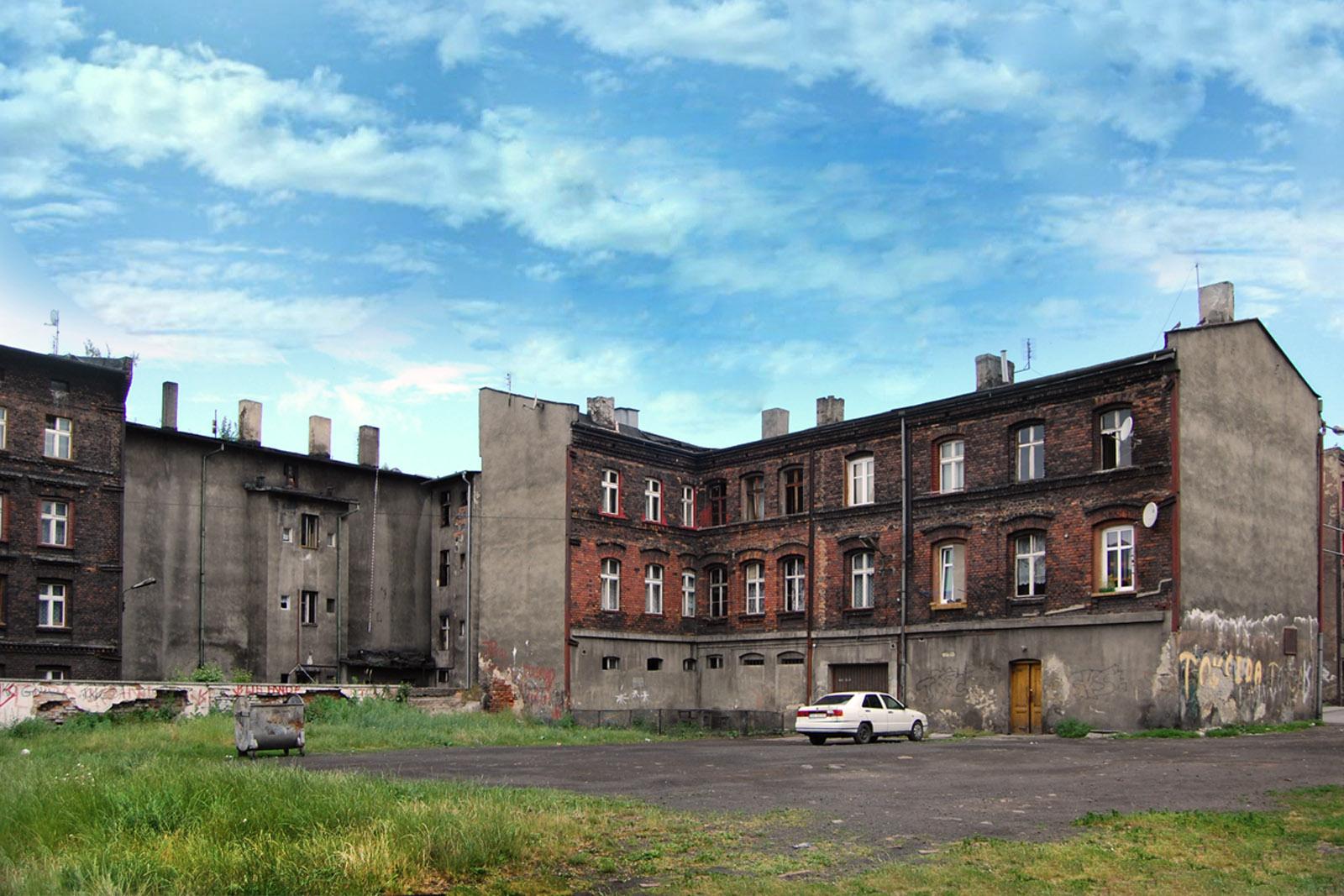 kamienice robotnicze, z czerwonej cegły