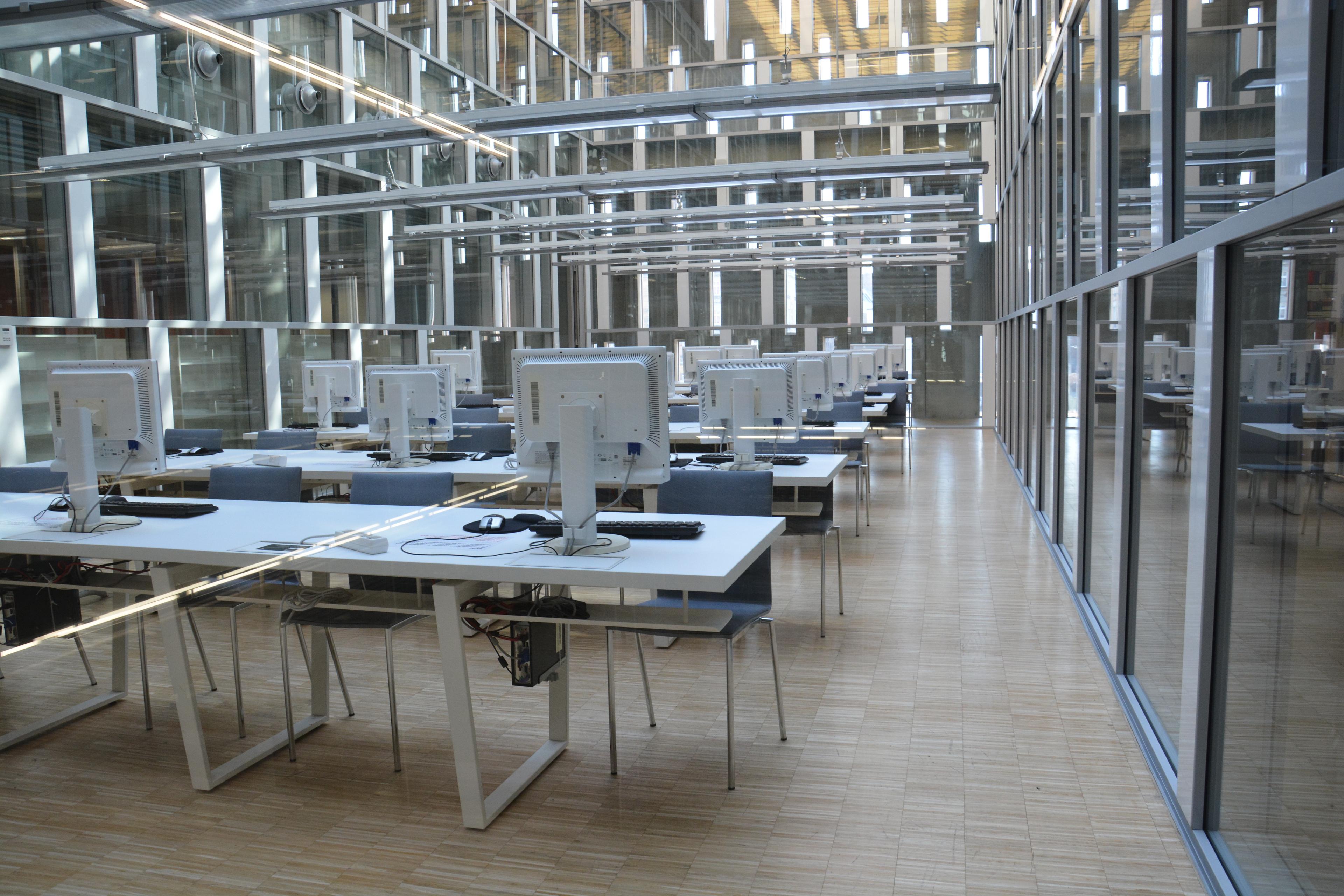 Sala komputerowa w bibliotece
