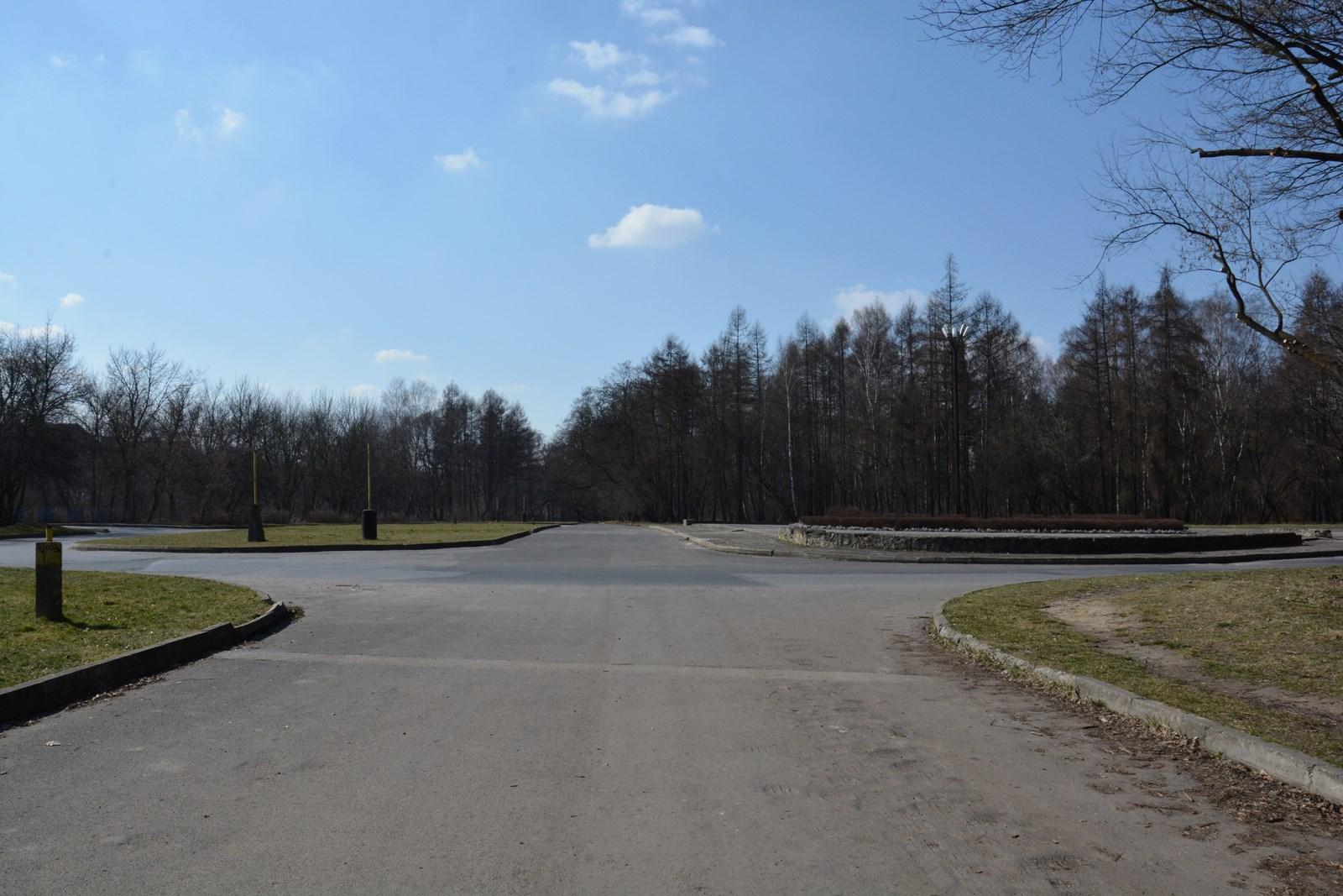 Park z alejkami