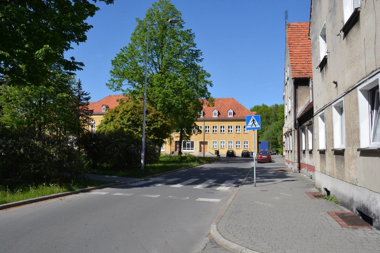 Ulica z zabudowaniami