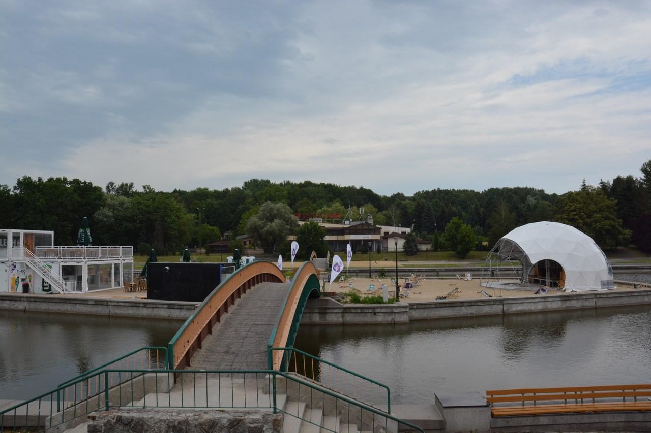Mostek nad wodą