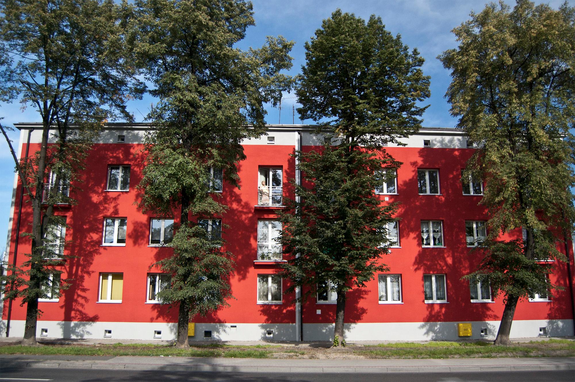 Kolorowy blok mieszkalny