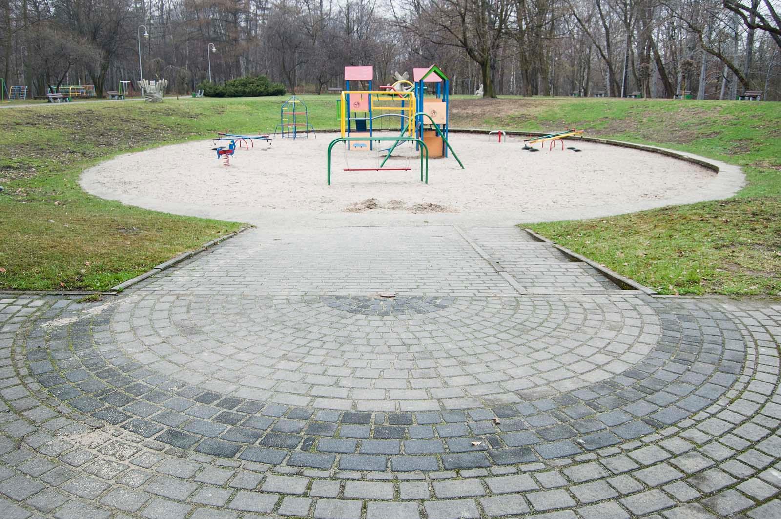 Współczesny plac zabaw w Katowicach