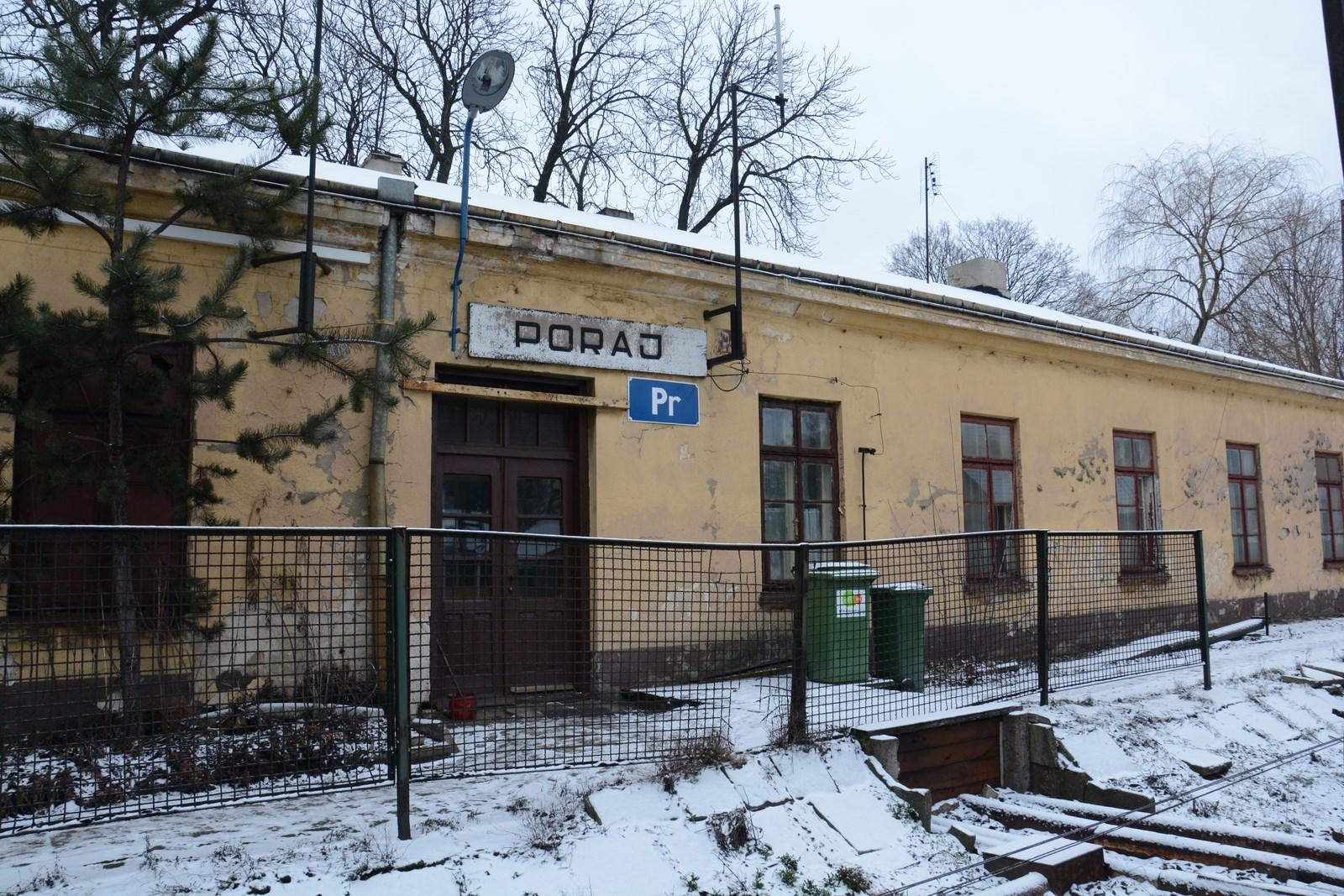 Stacja kolejowa w Poraju