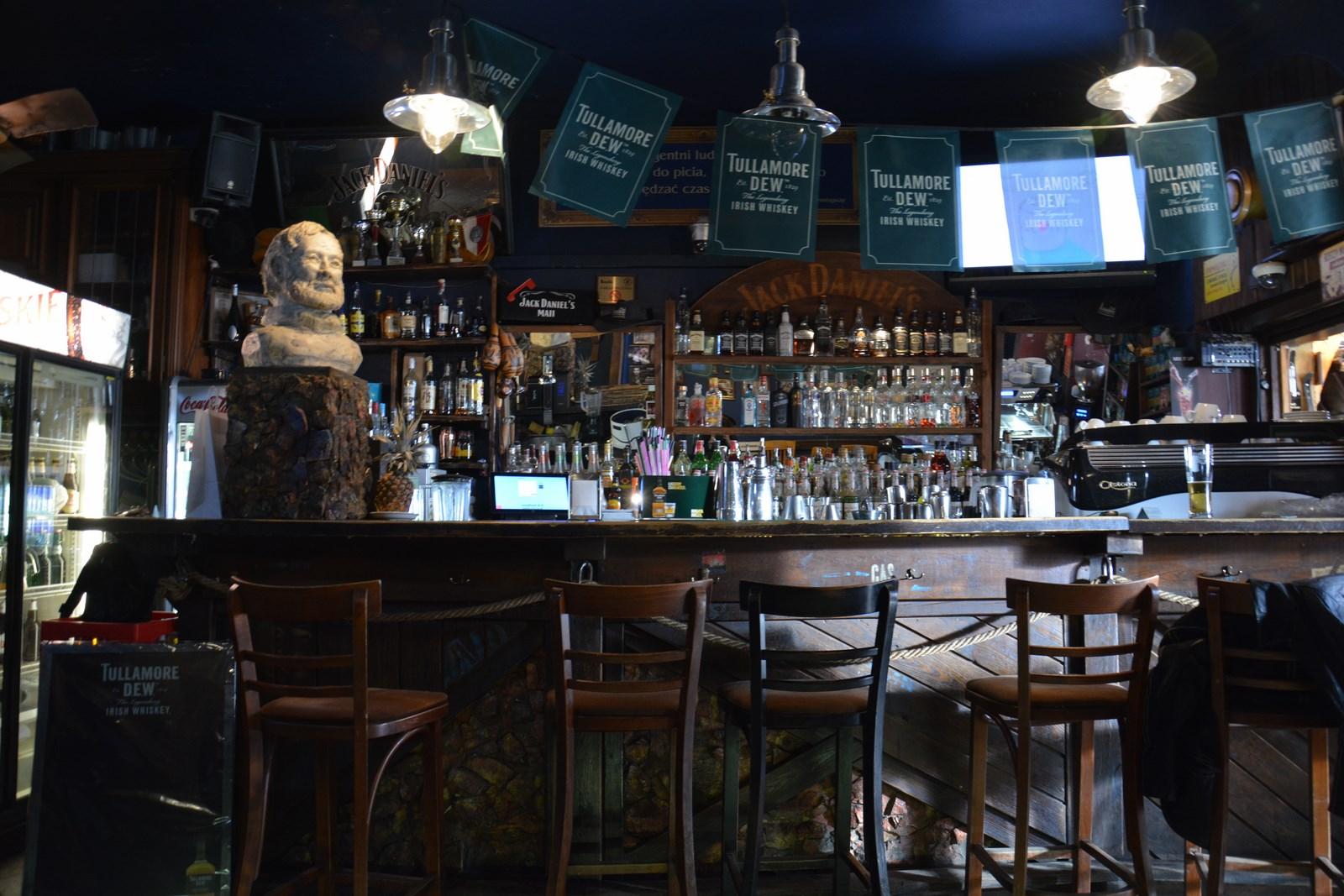 Wnętrze pubu - bar