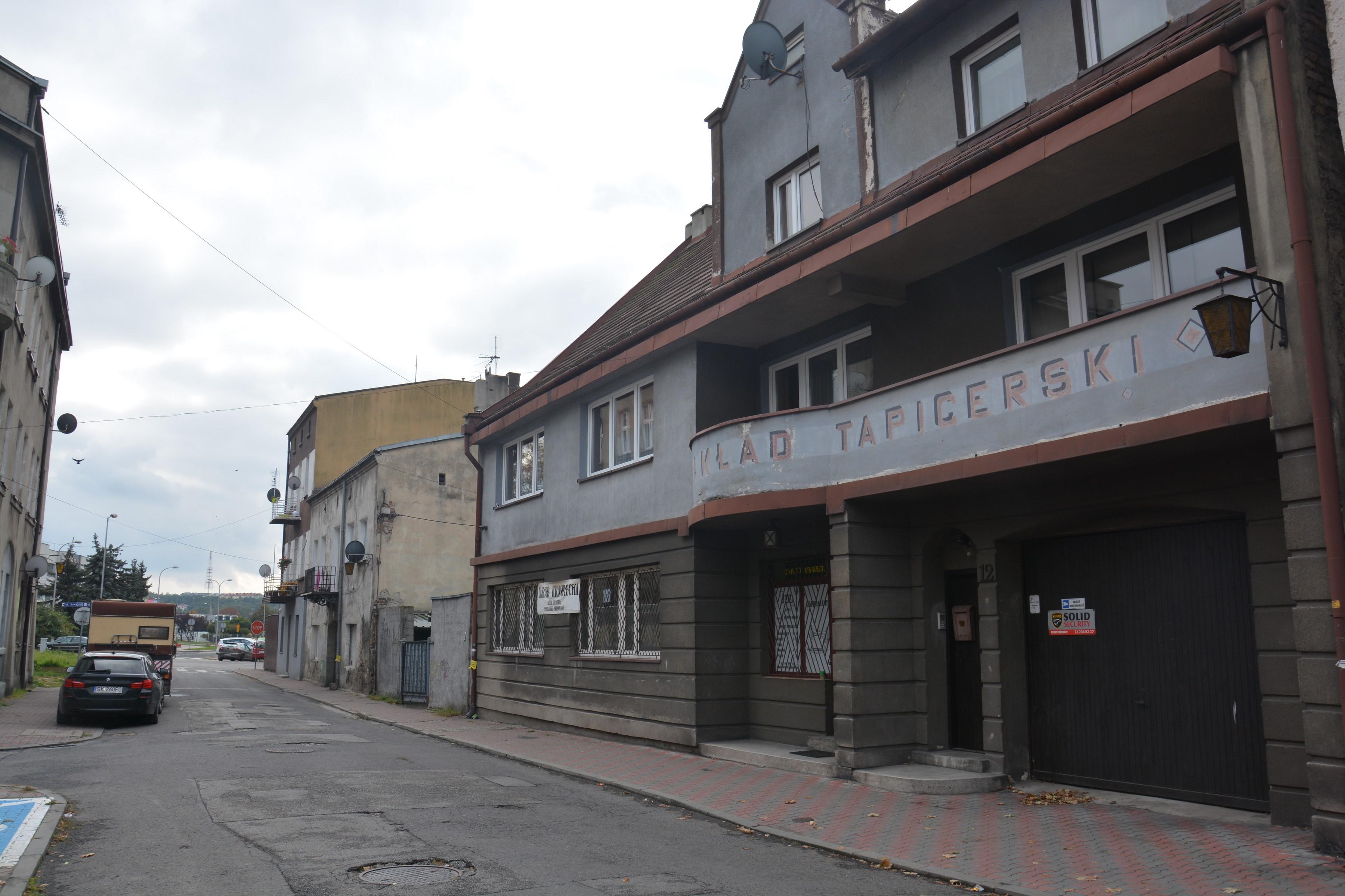 Ulica z zabudowaniami w Będzinie