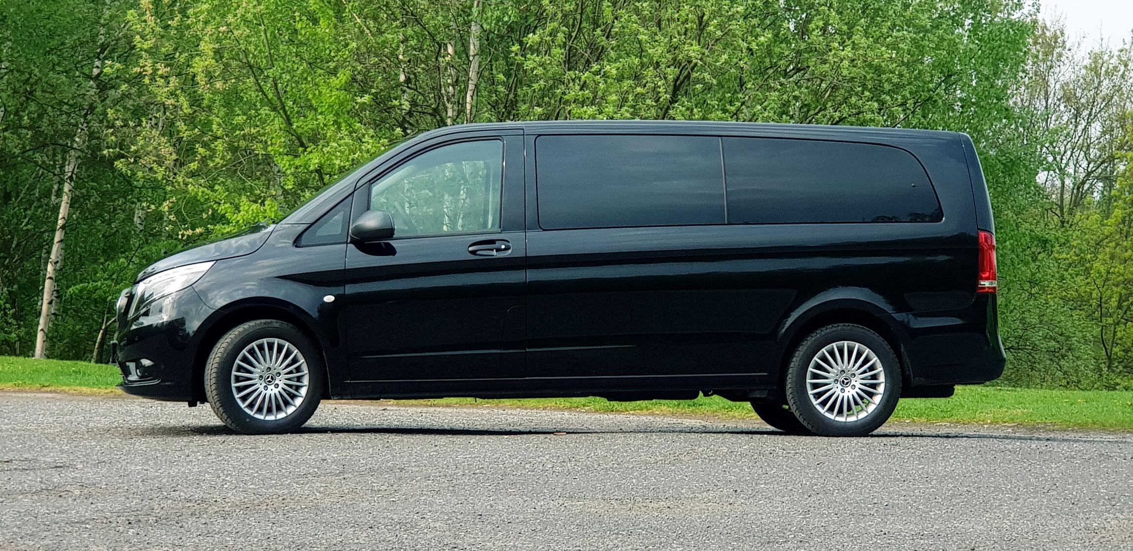 Czarny Van